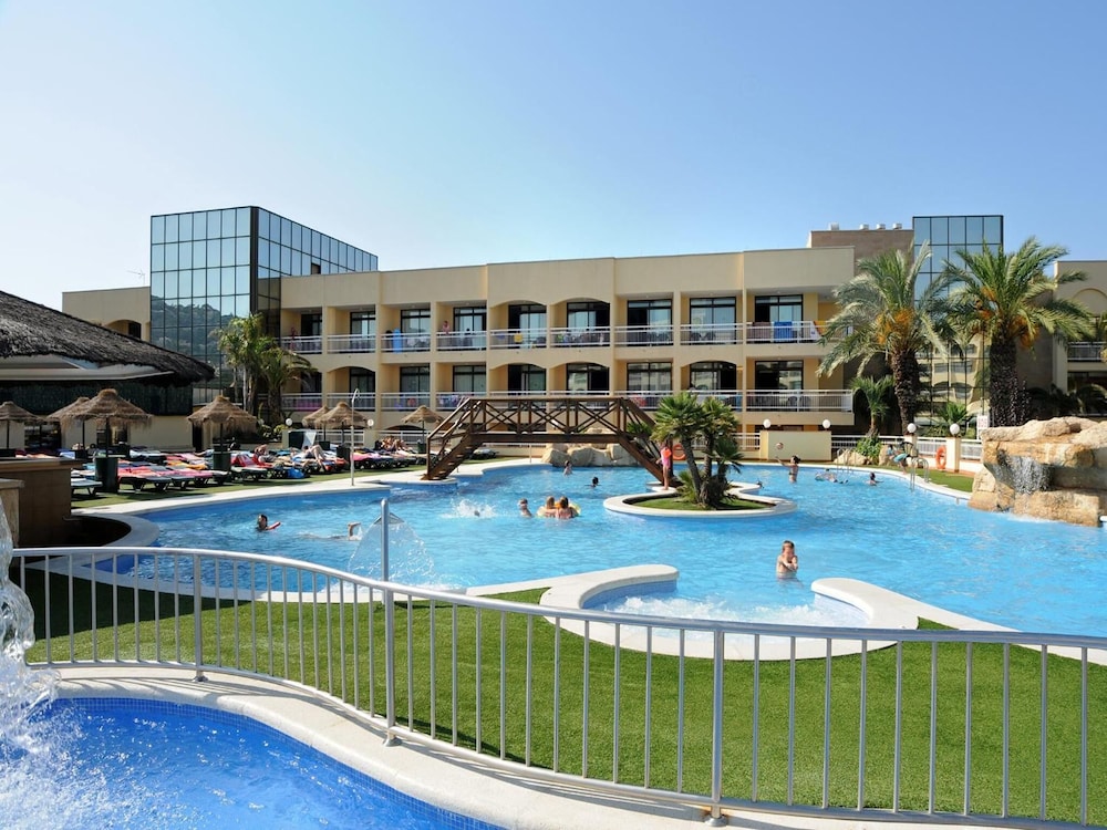 Evenia Olympic Palace — Swimming pool in Lloret de Mar, Catalonia