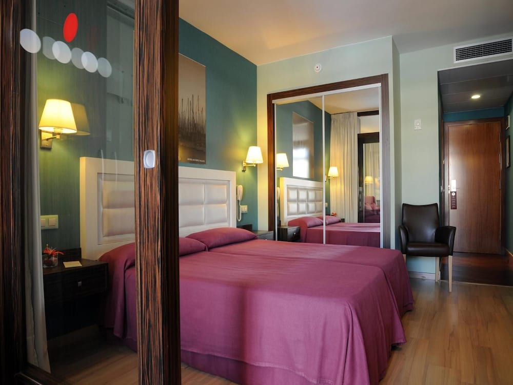 Evenia Olympic Palace — Hotel rooms in Lloret de Mar, Catalonia