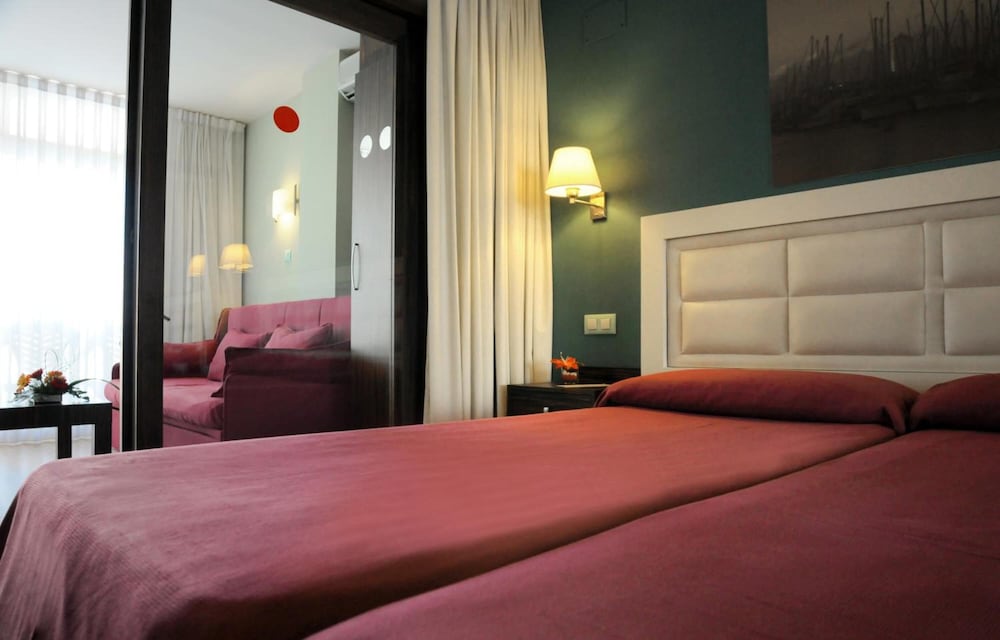 Evenia Olympic Palace — Hotel rooms in Lloret de Mar, Catalonia