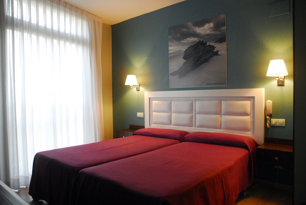 Evenia Olympic Palace — Hotel rooms in Lloret de Mar, Catalonia