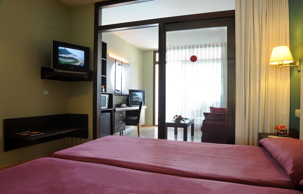 Evenia Olympic Palace — Hotel rooms in Lloret de Mar, Catalonia