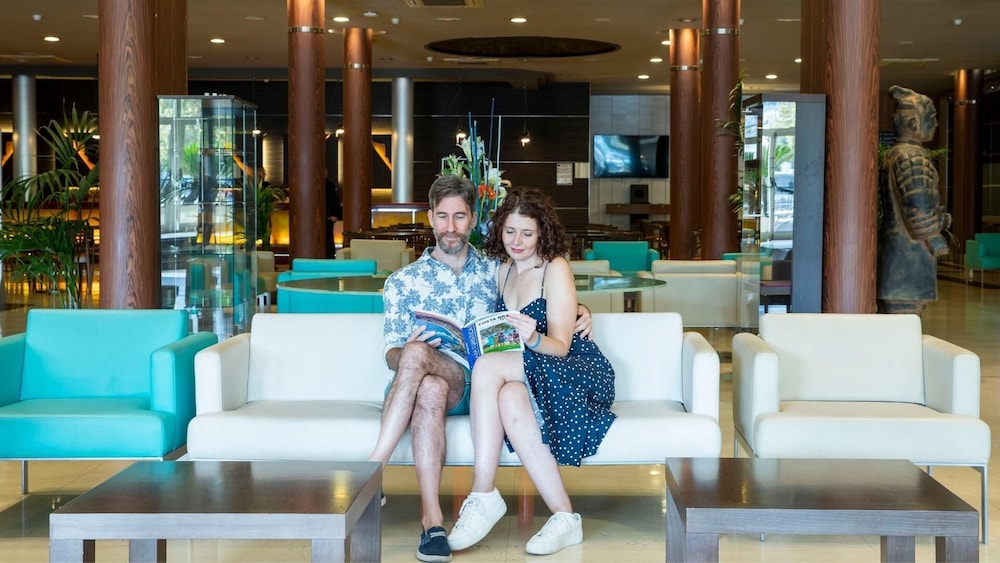 Evenia Olympic Palace — Hotel building in Lloret de Mar, Catalonia