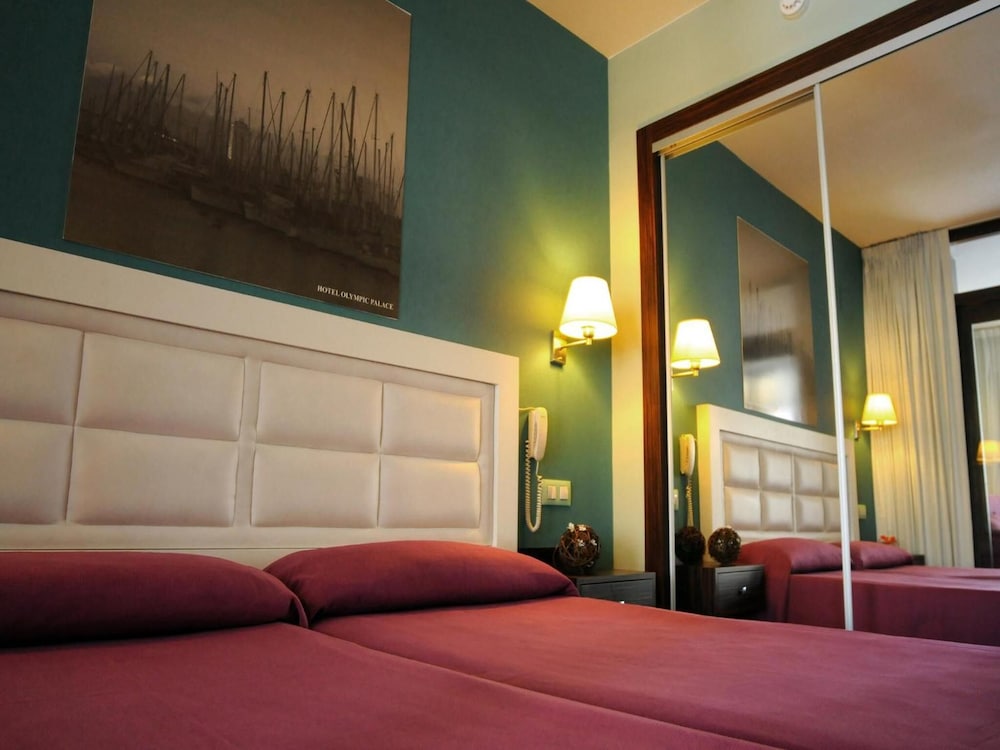 Evenia Olympic Palace — Hotel rooms in Lloret de Mar, Catalonia