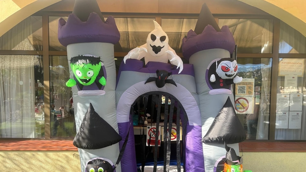Evenia Olympic Palace — Attractions for children in Lloret de Mar, Catalonia