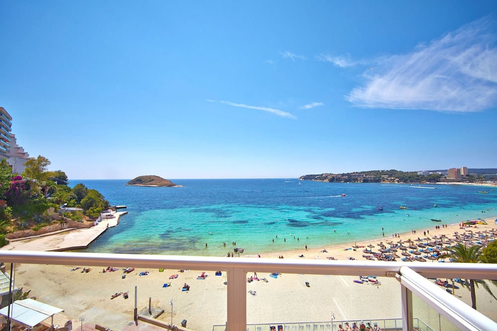Flamboyan Caribe Hotel & Spa — Beach in Magaluf, Balearic Islands