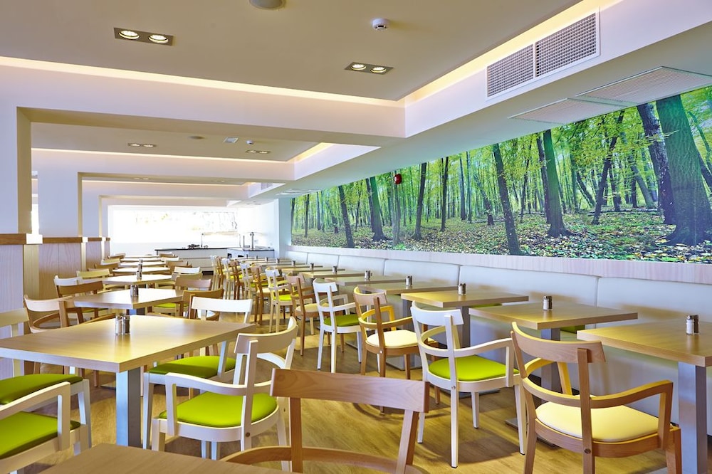 Flamboyan Caribe Hotel & Spa — Restaurant & bars in Magaluf, Balearic Islands