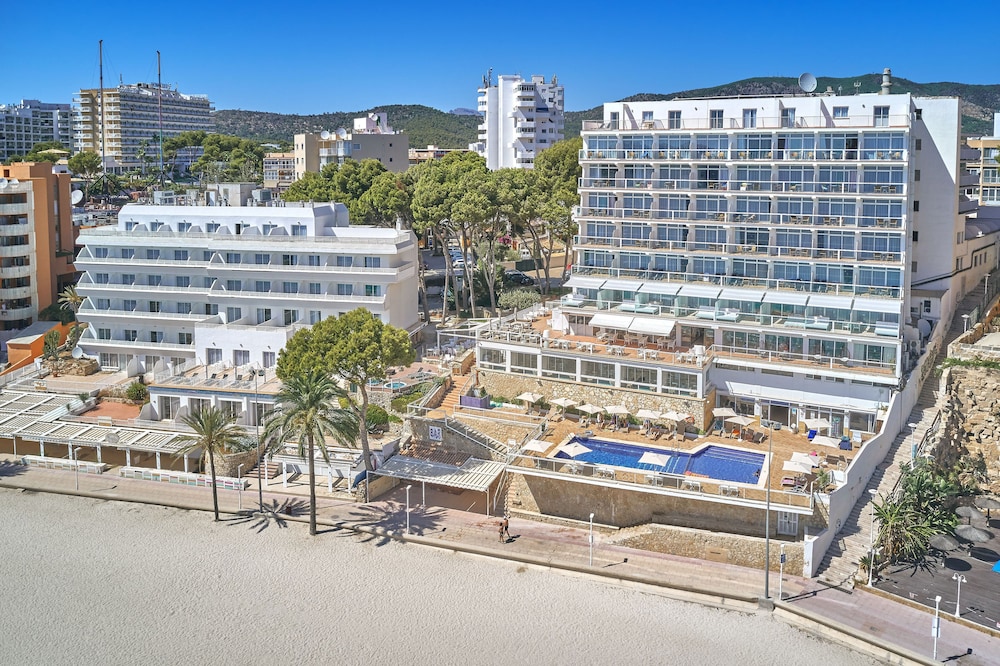 Flamboyan Caribe Hotel & Spa — Beach in Magaluf, Balearic Islands