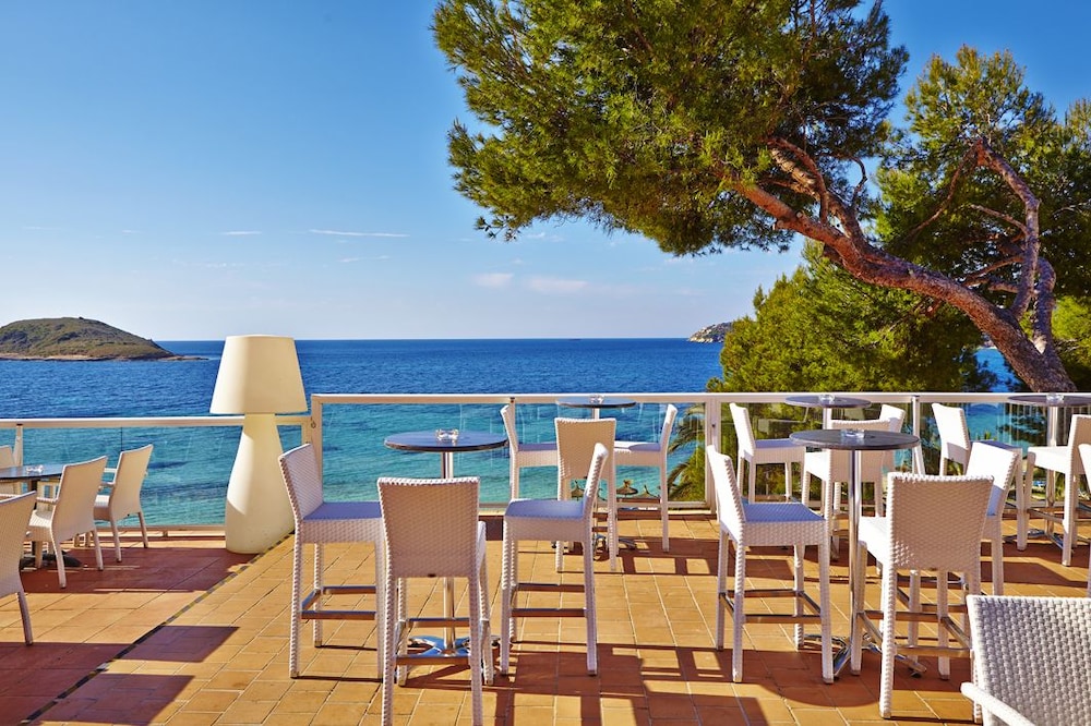 Flamboyan Caribe Hotel & Spa — Restaurant & bars in Magaluf, Balearic Islands