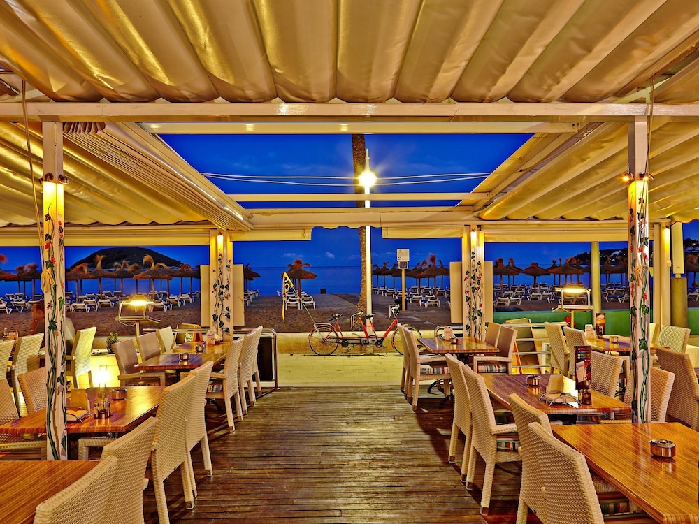 Flamboyan Caribe Hotel & Spa — Restaurant & bars in Magaluf, Balearic Islands