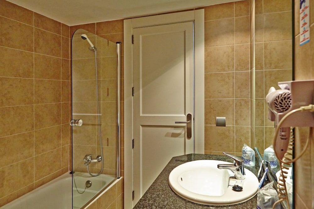 Flamboyan Caribe Hotel & Spa — Hotel rooms in Magaluf, Balearic Islands