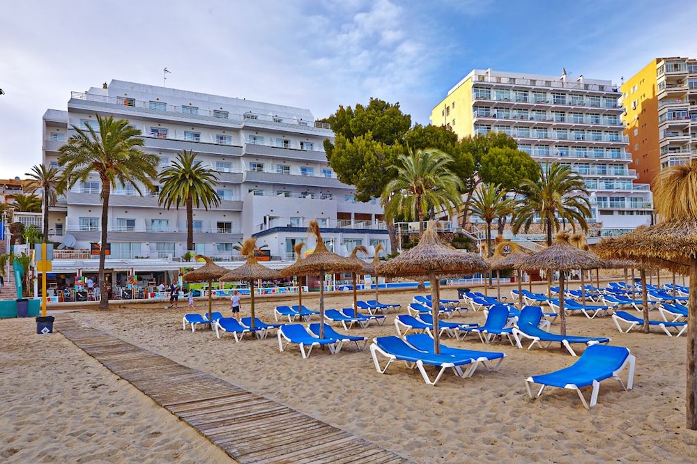 Flamboyan Caribe Hotel & Spa — Beach in Magaluf, Balearic Islands