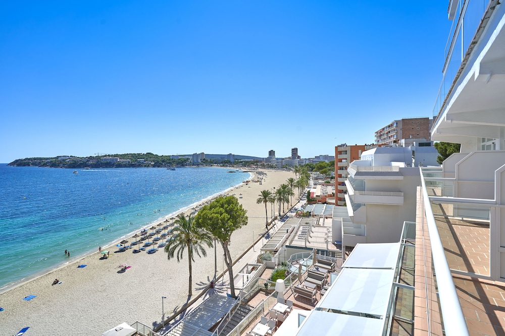 Flamboyan Caribe Hotel & Spa — Beach in Magaluf, Balearic Islands