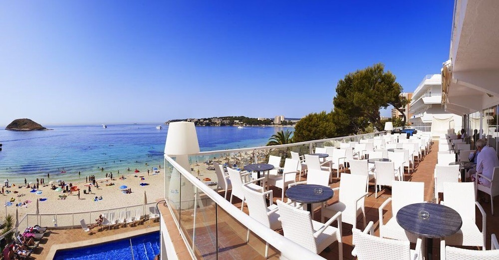 Flamboyan Caribe Hotel & Spa — Restaurant & bars in Magaluf, Balearic Islands