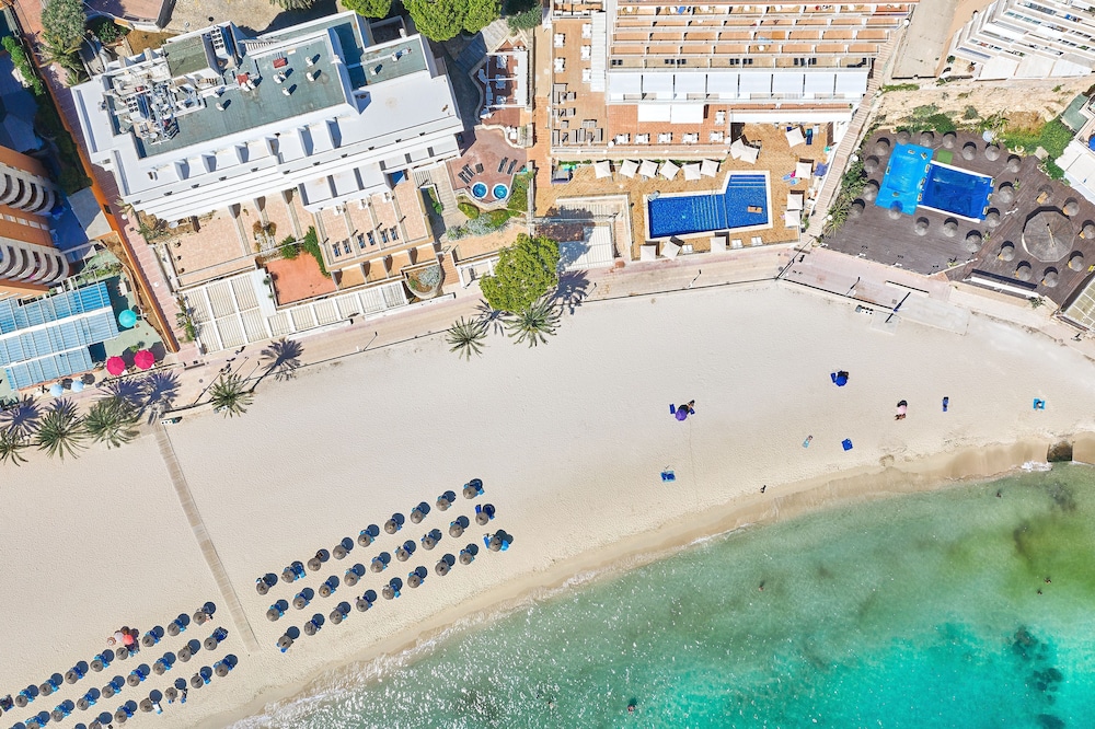 Flamboyan Caribe Hotel & Spa — Beach in Magaluf, Balearic Islands