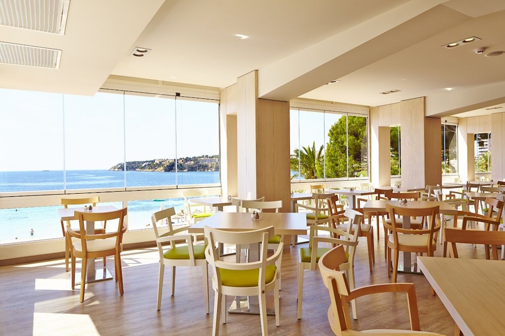 Flamboyan Caribe Hotel & Spa — Restaurant & bars in Magaluf, Balearic Islands