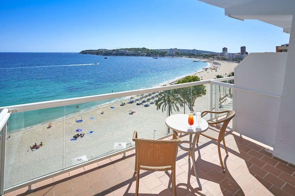 Flamboyan Caribe Hotel & Spa — Beach in Magaluf, Balearic Islands