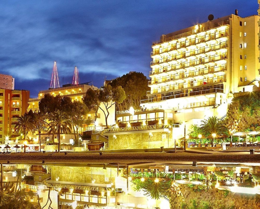 Flamboyan Caribe Hotel & Spa — Hotel building in Magaluf, Balearic Islands