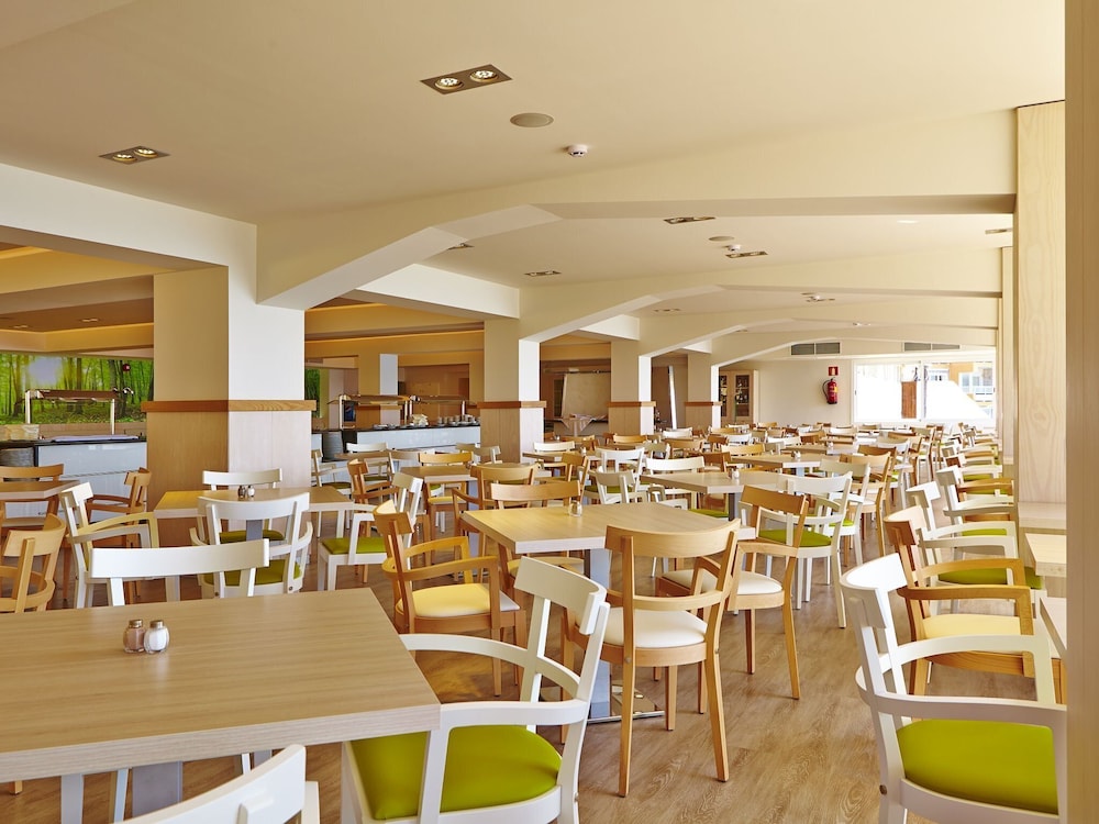 Flamboyan Caribe Hotel & Spa — Restaurant & bars in Magaluf, Balearic Islands