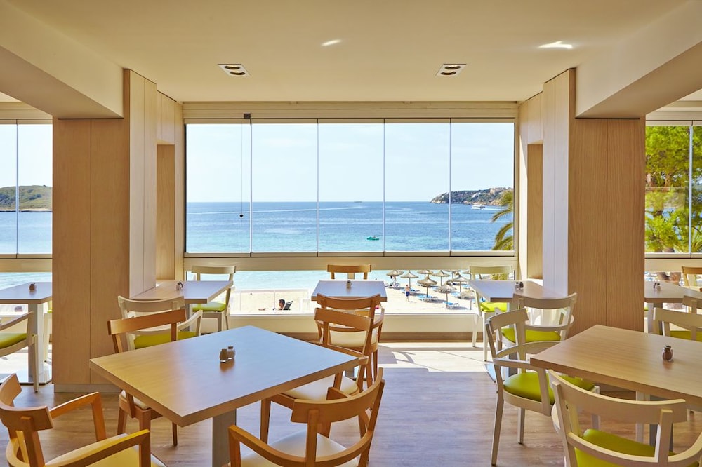 Flamboyan Caribe Hotel & Spa — Restaurant & bars in Magaluf, Balearic Islands