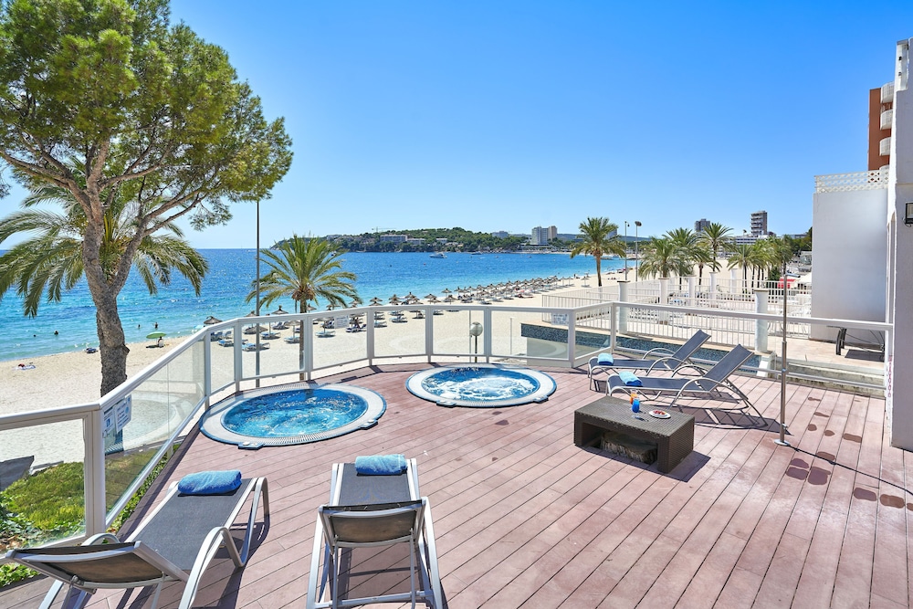 Flamboyan Caribe Hotel & Spa — Beach in Magaluf, Balearic Islands