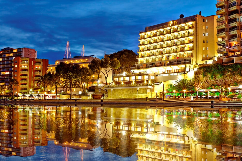 Flamboyan Caribe Hotel & Spa — Hotel building in Magaluf, Balearic Islands