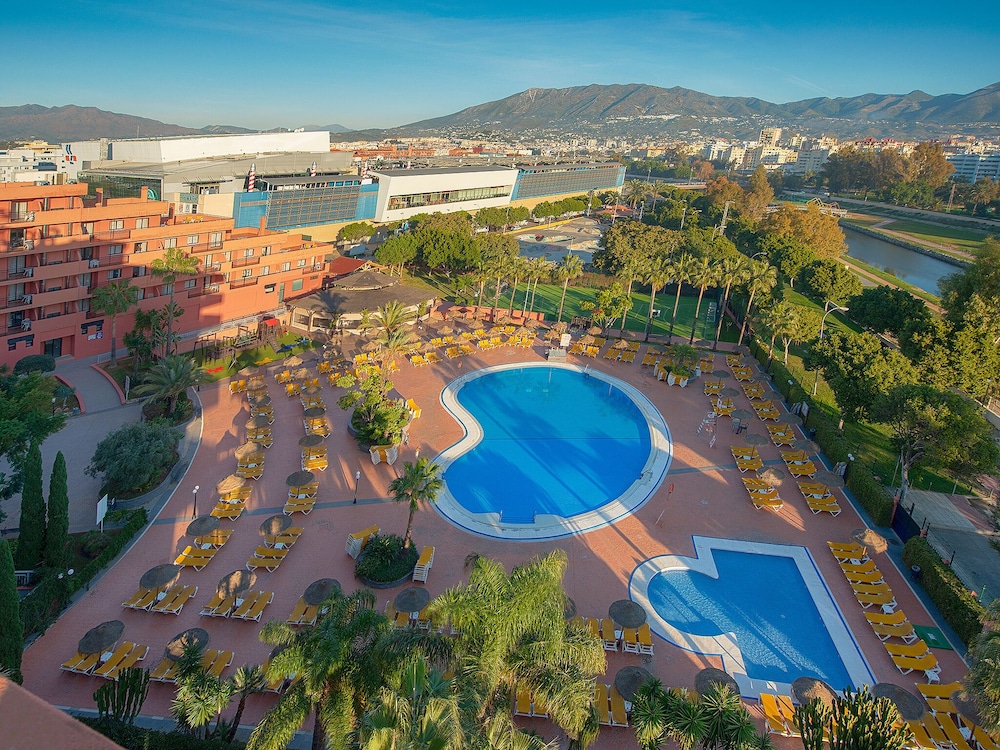 Aparthotel Fuengirola Beach — Swimming pool in Fuengirola, Andalusia