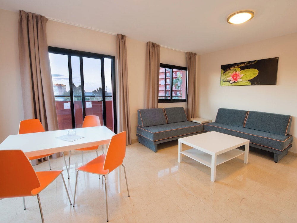 Aparthotel Fuengirola Beach — Hotel rooms in Fuengirola, Andalusia