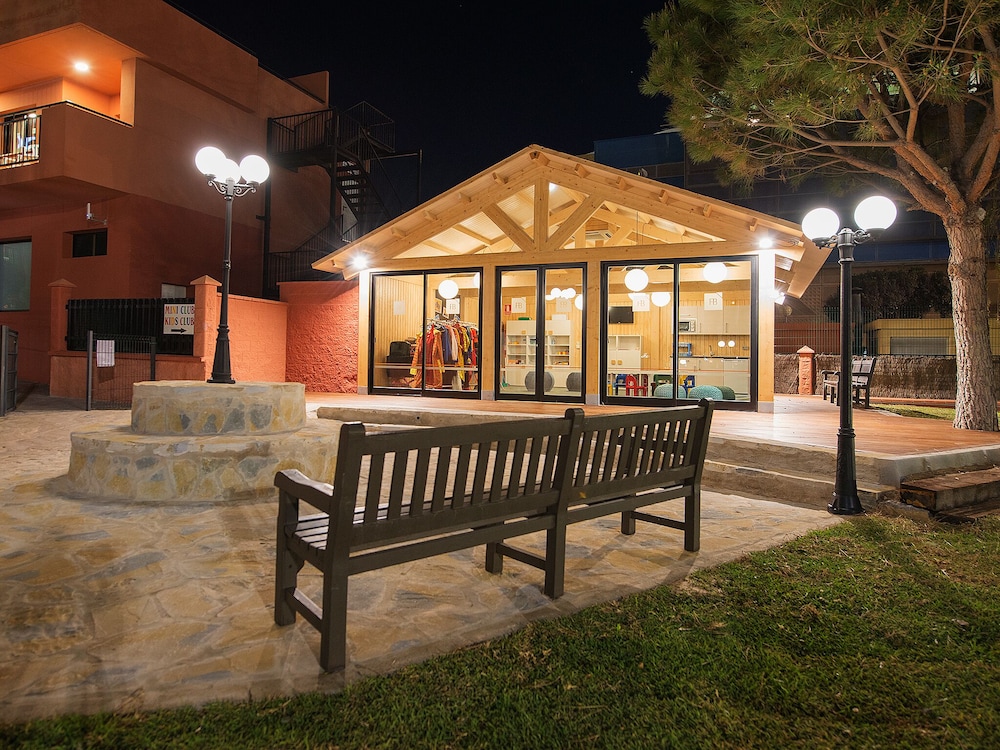 Aparthotel Fuengirola Beach — Restaurant & bars in Fuengirola, Andalusia
