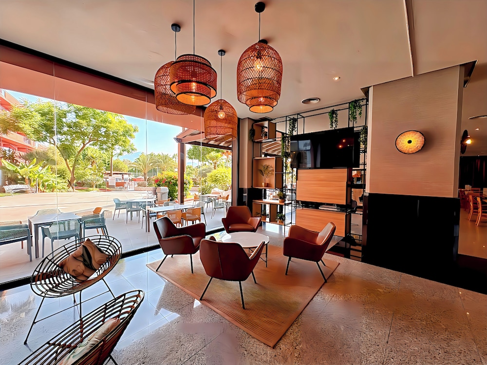 Aparthotel Fuengirola Beach — Restaurant & bars in Fuengirola, Andalusia