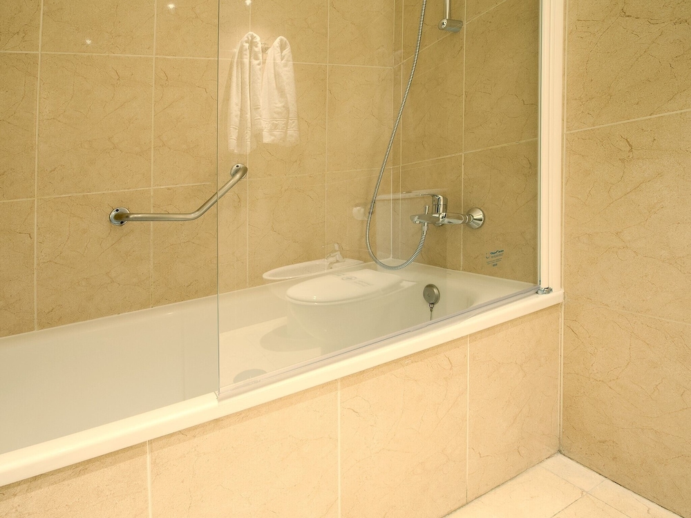 Aparthotel Fuengirola Beach — Hotel rooms in Fuengirola, Andalusia