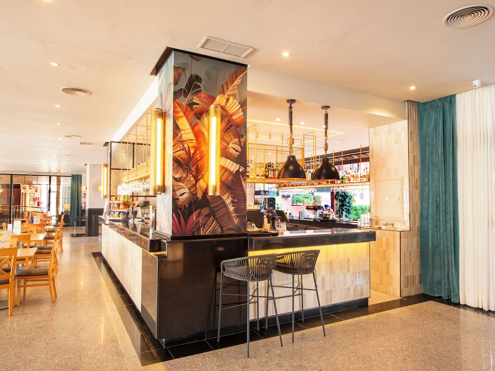 Aparthotel Fuengirola Beach — Restaurant & bars in Fuengirola, Andalusia