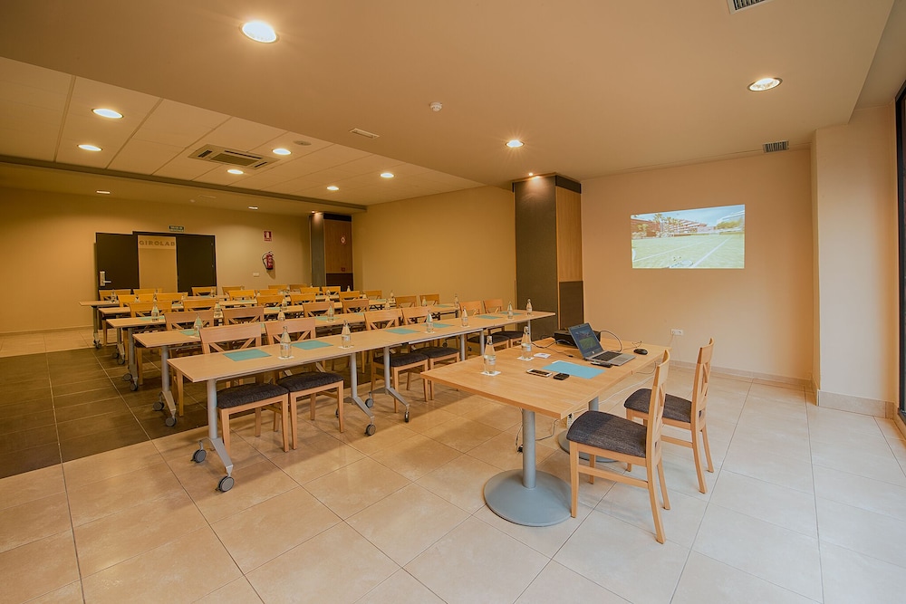 Aparthotel Fuengirola Beach — Hotel building in Fuengirola, Andalusia
