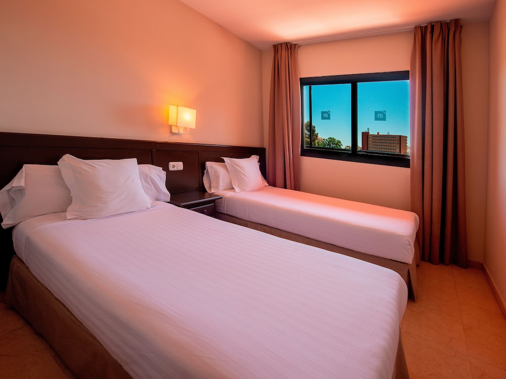 Aparthotel Fuengirola Beach — Hotel rooms in Fuengirola, Andalusia