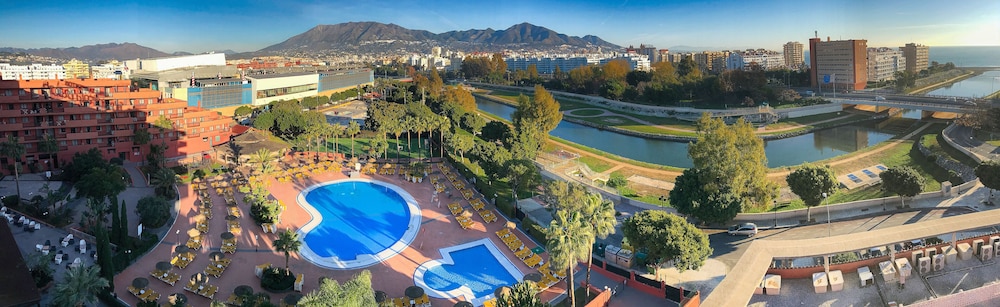 Aparthotel Fuengirola Beach — Swimming pool in Fuengirola, Andalusia