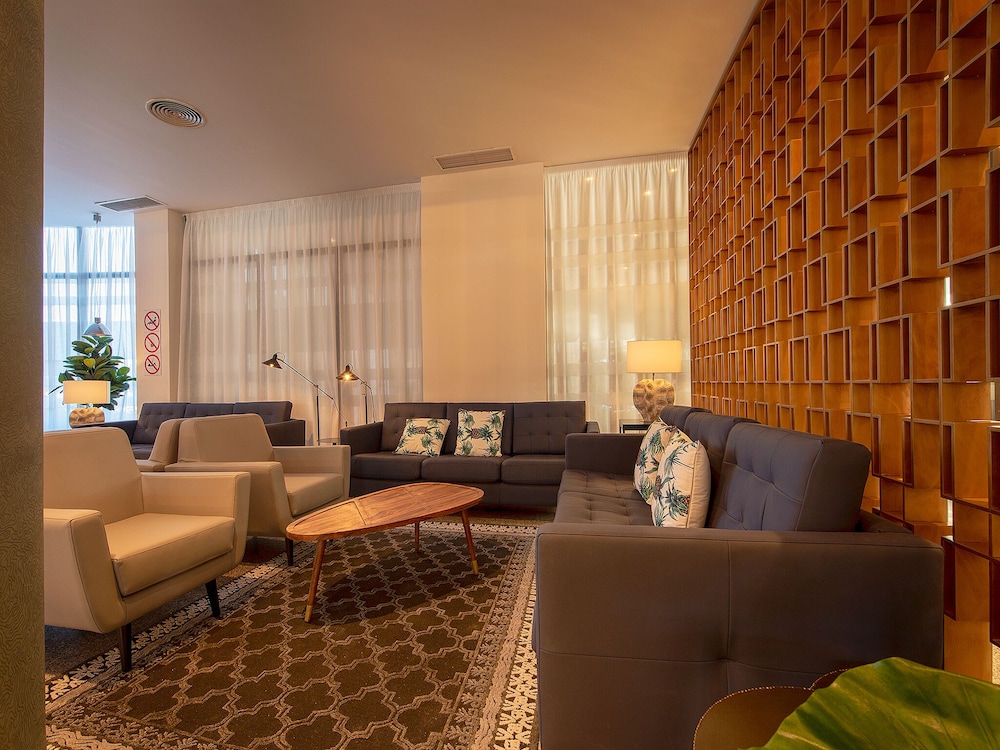 Aparthotel Fuengirola Beach — Hotel rooms in Fuengirola, Andalusia