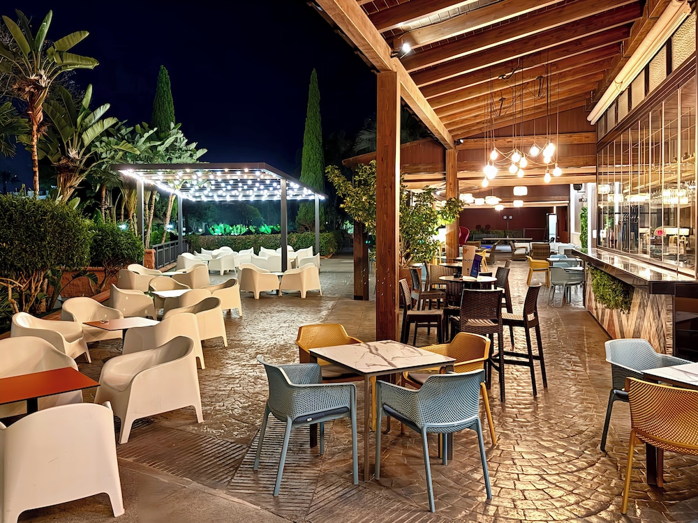 Aparthotel Fuengirola Beach — Restaurant & bars in Fuengirola, Andalusia