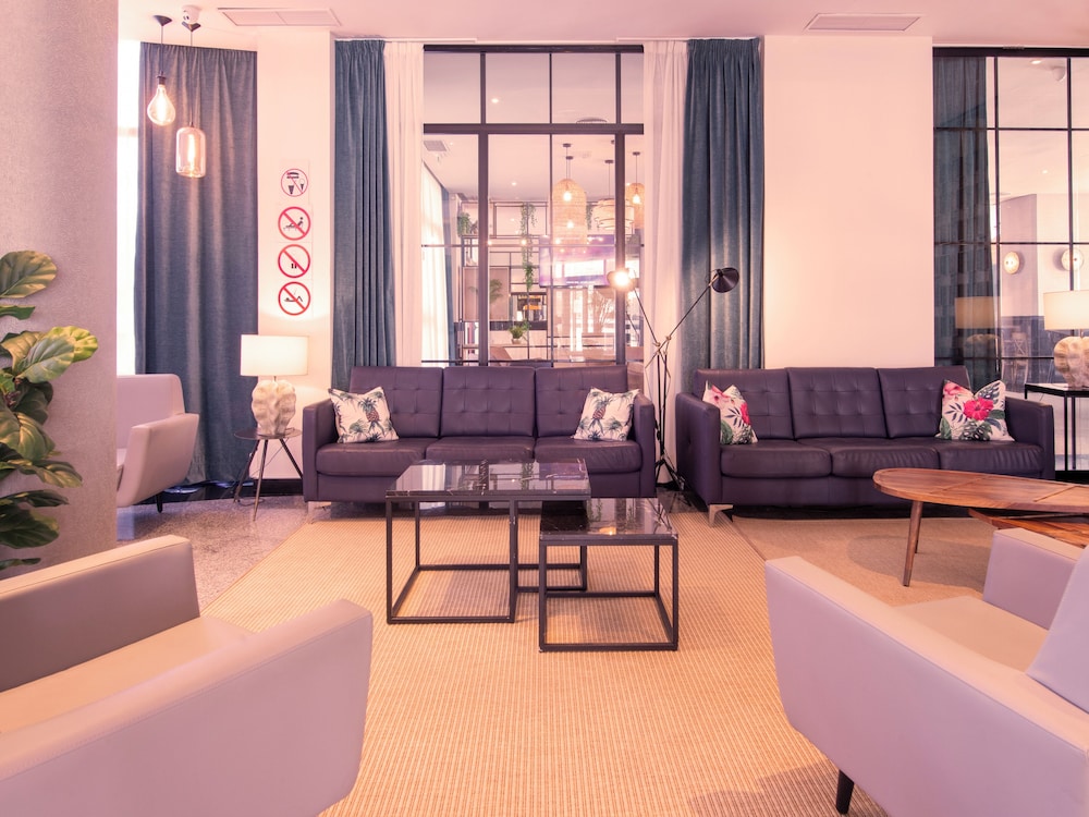Aparthotel Fuengirola Beach — Hotel building in Fuengirola, Andalusia