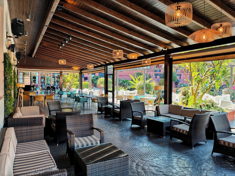 Aparthotel Fuengirola Beach — Restaurant & bars in Fuengirola, Andalusia
