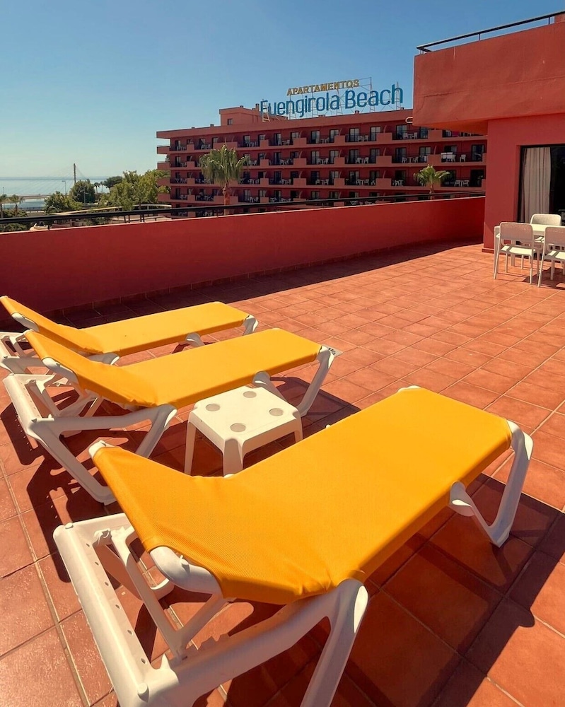 Aparthotel Fuengirola Beach — Hotel building in Fuengirola, Andalusia