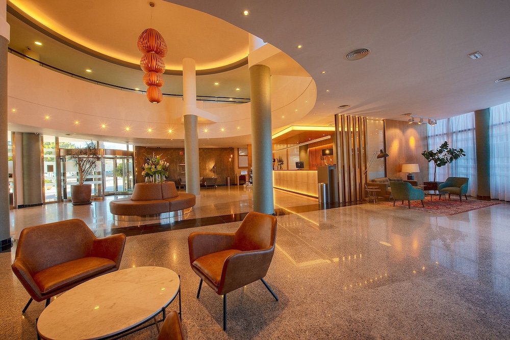 Aparthotel Fuengirola Beach — Hotel building in Fuengirola, Andalusia