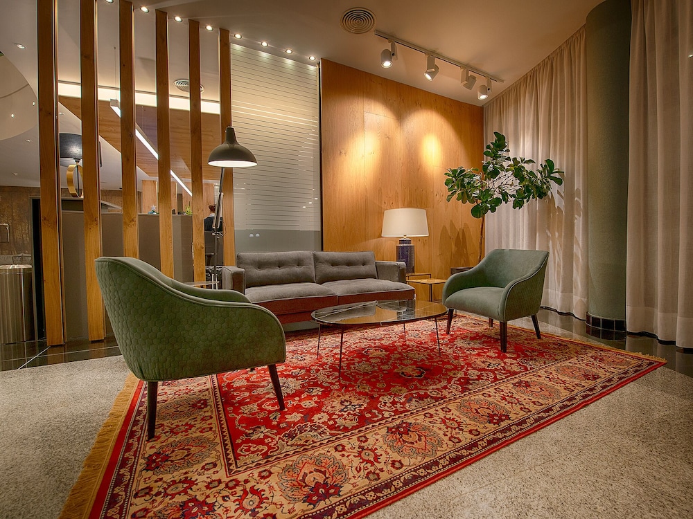 Aparthotel Fuengirola Beach — Hotel building in Fuengirola, Andalusia