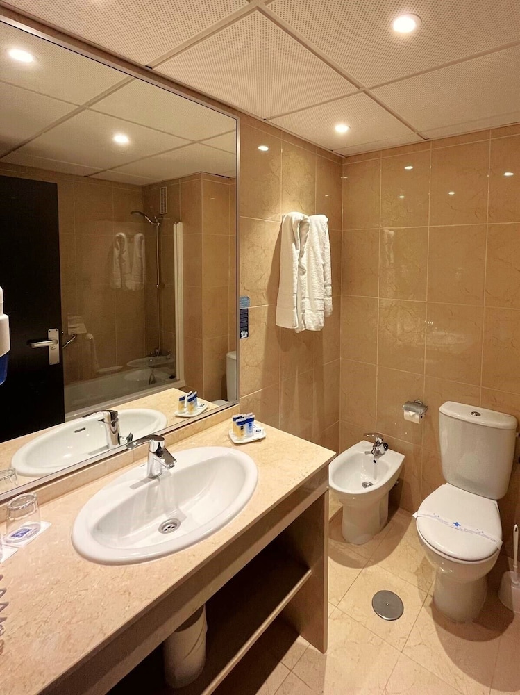 Aparthotel Fuengirola Beach — Hotel rooms in Fuengirola, Andalusia