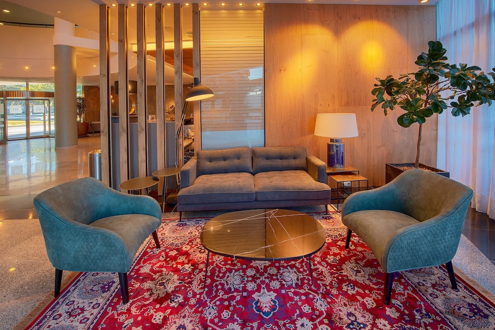 Aparthotel Fuengirola Beach — Hotel building in Fuengirola, Andalusia