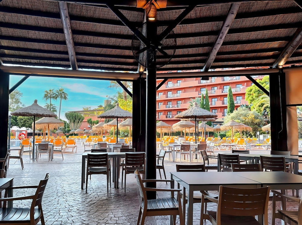 Aparthotel Fuengirola Beach — Restaurant & bars in Fuengirola, Andalusia