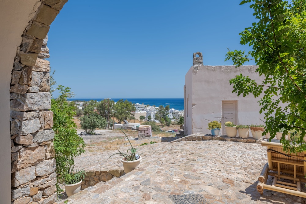 Epavlis Hotel & Spa — Beach in Kamari, South Aegean