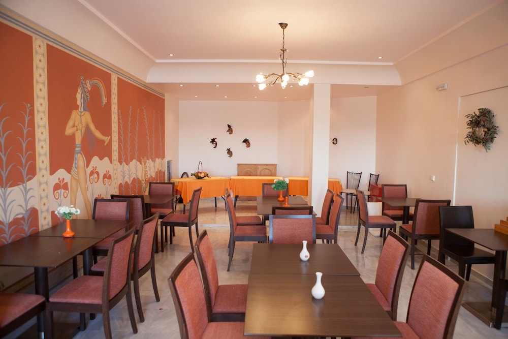 Epavlis Hotel & Spa — Restaurant & bars in Kamari, South Aegean
