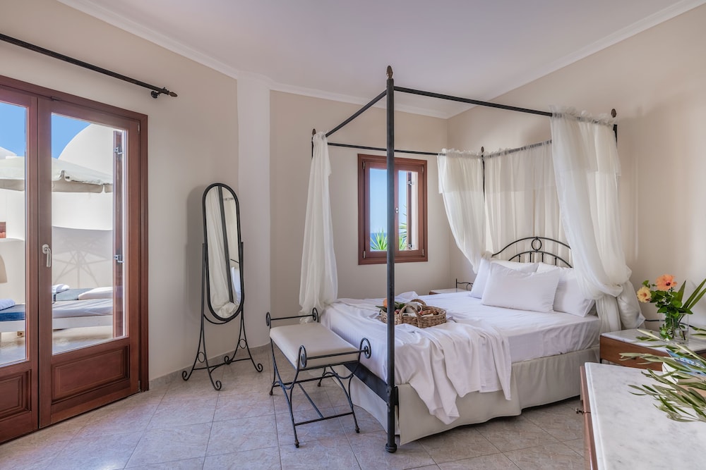 Epavlis Hotel & Spa — Hotel rooms in Kamari, South Aegean