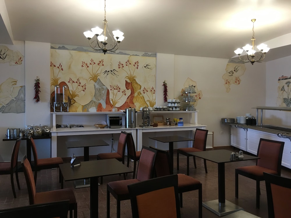 Epavlis Hotel & Spa — Restaurant & bars in Kamari, South Aegean