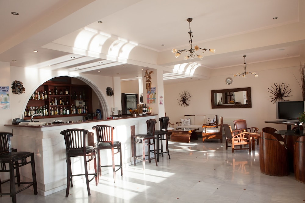 Epavlis Hotel & Spa — Restaurant & bars in Kamari, South Aegean