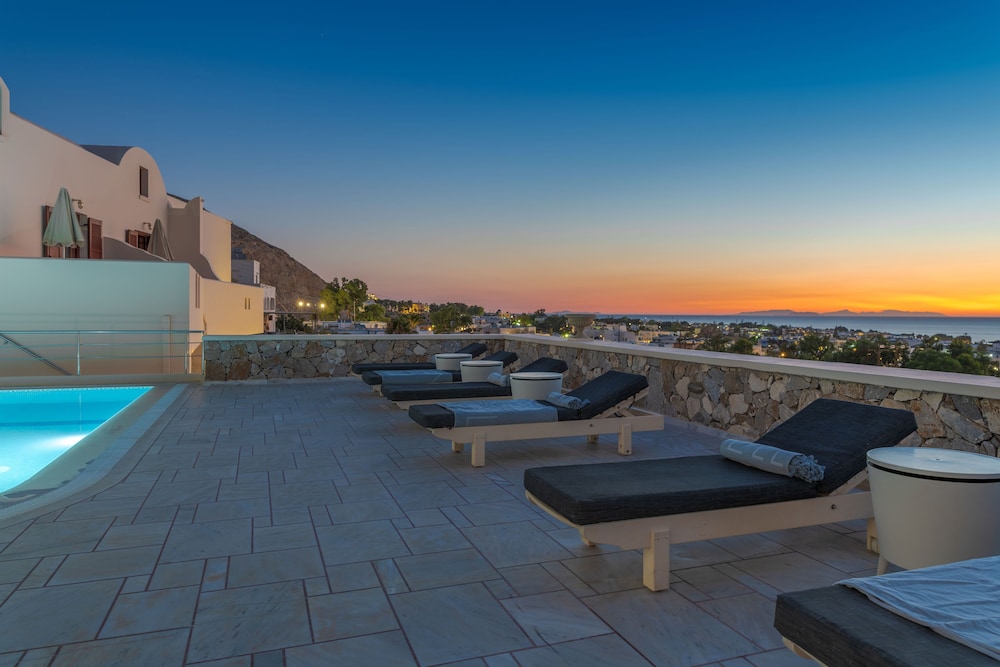 Epavlis Hotel & Spa — Swimming pool in Kamari, South Aegean